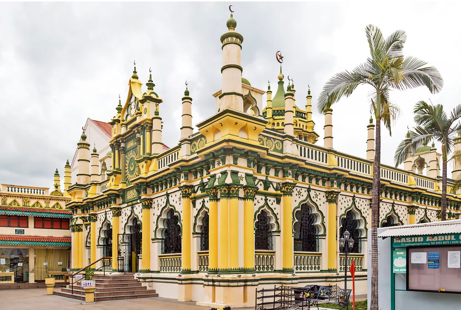 ধর্মীয় বৈচিত্র্যে শীর্ষে সিঙ্গাপুর বাংলাদেশের অবস্থান কত?