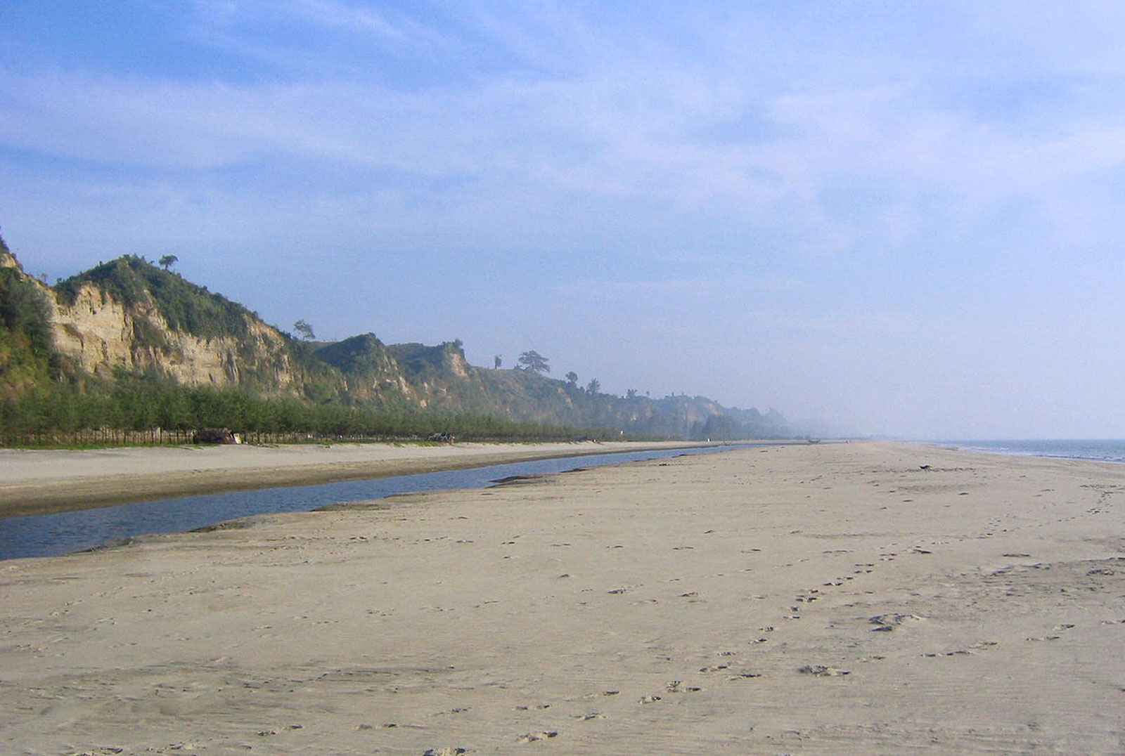 পর্যটকহীন সময় পার করছে দেশের প্রধান সমুদ্রগন্তব্য
