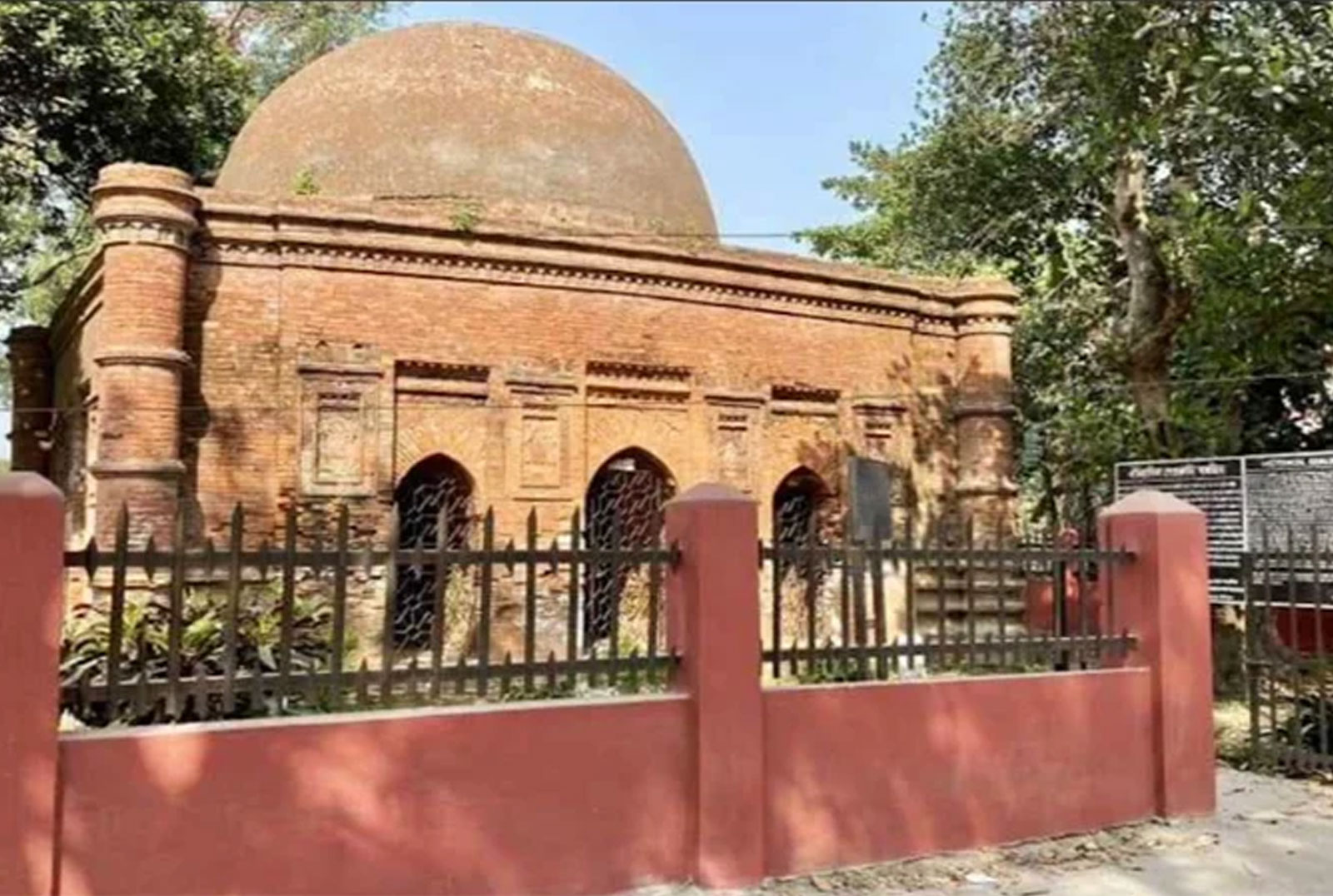 পাঁচশ বছরের ইতিহাসের নীরব সাক্ষী গোয়ালদি মসজিদ