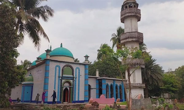 ইতিহাসের সাক্ষী চুয়াডাঙ্গার তিন গম্বুজ মসজিদ