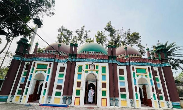 ইতিহাস ও নান্দনিকতায় অনন্য কুমিল্লার ভাউকসার তিন গম্বুজ মসজিদ