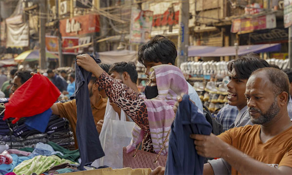 সুস্থ থেকে রোজায় কেনাকাটা করবেন যেভাবে
