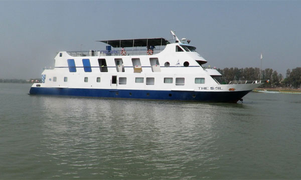 বরিশালে শুরু হলো বিলাসবহুল নদী ভ্রমণ জাহাজ