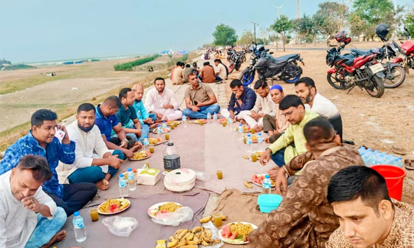 যমুনার পাড়ে ইফতার-ভ্রমণ: স্মৃতি, প্রকৃতি ও বন্ধুত্বের প্রাণবন্ত উৎসব