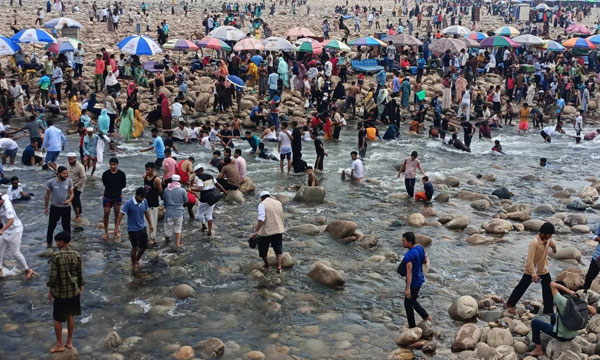 পর্যটকের ভিড়ে সরগরম সিলেটের স্পট