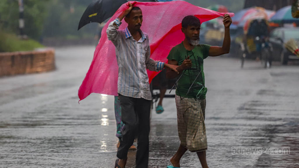 তিন বিভাগে অতি ভারি বর্ষণের পূর্বাভাস