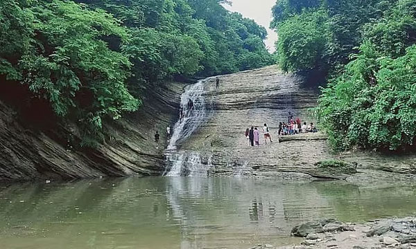 বর্ষায় প্রাণ ফিরেছে মিরসরাইয়ের ঝরনাগুলোতে
