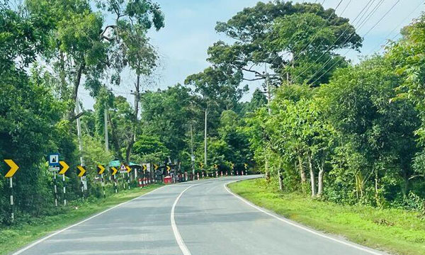 বর্ষায় নতুন রূপে দুলাহাজারা-চকরিয়া সড়ক