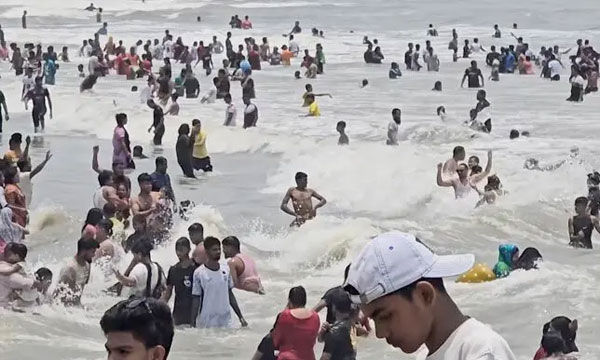 কুয়াকাটা সৈকতে নিরাপত্তা ঘাটতি, দুর্ঘটনার ঝুঁকিতে পর্যটকরা