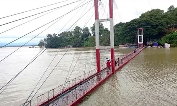 আবারও পানিতে ডুবল রাঙামাটির ঝুলন্ত সেতু