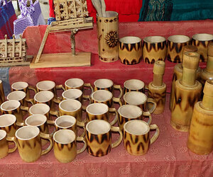 সম্ভাবনা থাকলেও পিছিয়ে বাঁশের কারুশিল্প