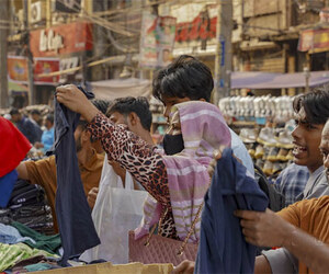 সুস্থ থেকে রোজায় কেনাকাটা করবেন যেভাবে