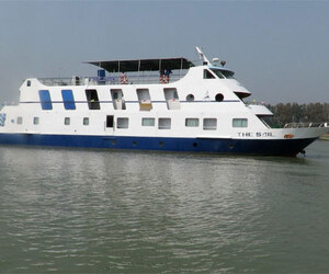 বরিশালে শুরু হলো বিলাসবহুল নদী ভ্রমণ জাহাজ