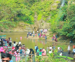 ঈদে মাধবকুণ্ডে পর্যটকের ঢল