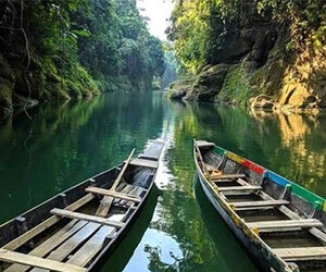 নাফাখুম যেতে দ্বিগুণ ভাড়া অভিযোগ পর্যটকদের