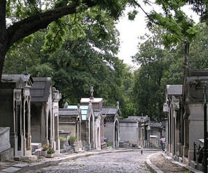পের লাশেজ: যে সমাধিক্ষেত্রে সমাহিত হওয়ার স্বপ্ন দেখেন তারকারা, কিন্তু কেন