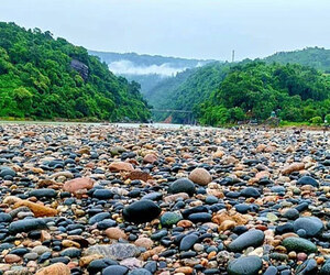 ঈদে পর্যটকের অপেক্ষায় গোয়াইনঘাট, আশায় বুক বাঁধছেন ব্যবসায়ীরা