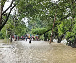 বিদ্যুৎহীন সাজেকে আটকা ৬০০ পর্যটক, বন্ধ সড়ক যোগাযোগ