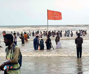 কক্সবাজার সৈকতে ভয়ংকর ১৭ গুপ্তখাল, পর্যটক উদ্ধারে নেই ডুবুরি