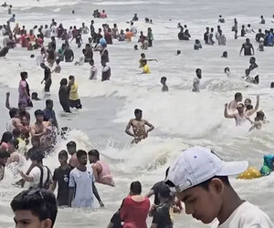 কুয়াকাটা সৈকতে নিরাপত্তা ঘাটতি, দুর্ঘটনার ঝুঁকিতে পর্যটকরা
