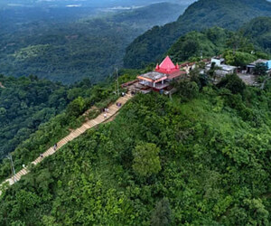 পাহাড়ের চূড়ায় মন্দির, ওপারেই সাগর, ঘুরে আসুন চন্দ্রনাথ