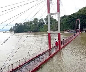 আবারও পানিতে ডুবল রাঙামাটির ঝুলন্ত সেতু